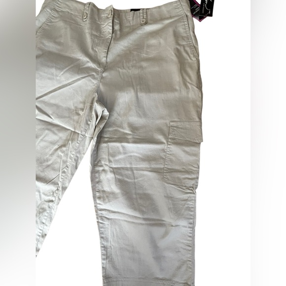 NWT KIM ROGERS KHAKI COMFORT CASUAL CAPRI PANTS. SZ 16 BELT LOOPS AND ZIPPER - Picture 5 of 10